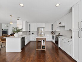 1676 Beaconshire in Houston, TX - Building Photo