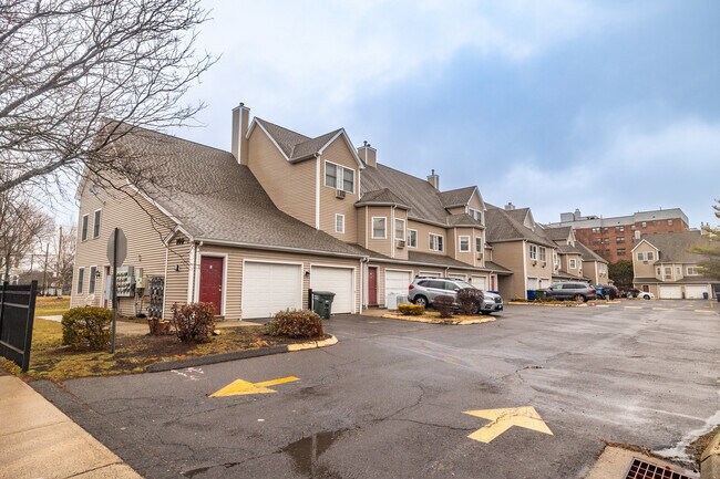 Yale Street Commons in Bridgeport, CT - Building Photo - Primary Photo