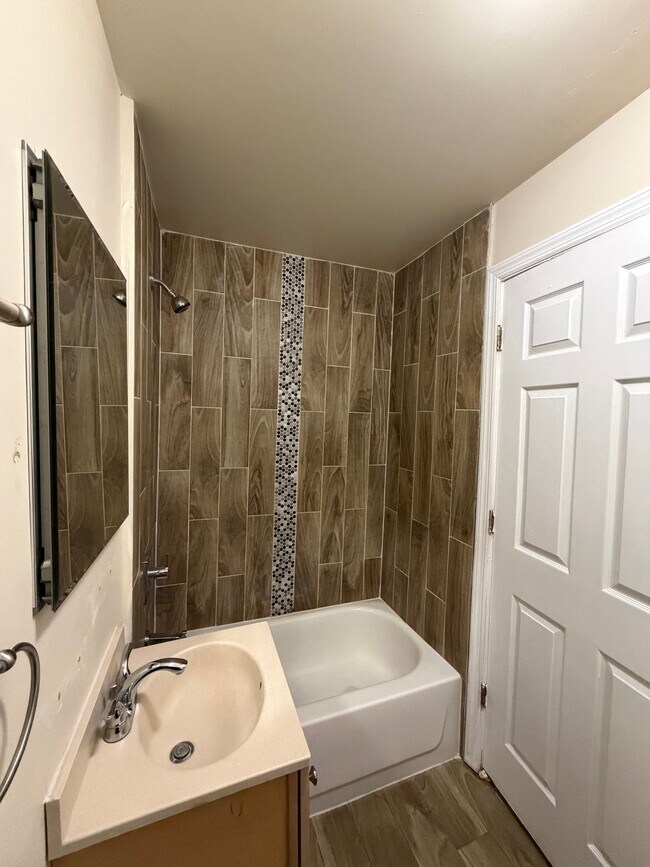 154 Taylor St, Unit 3 in Orange, NJ - Foto de edificio - Building Photo