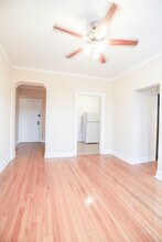 3938 W Roscoe St, Unit #2C in Chicago, IL - Building Photo - Building Photo