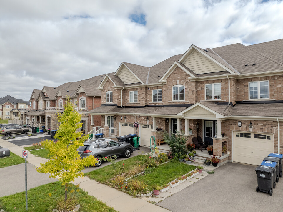 6 Desire Cove in Brampton, ON - Building Photo