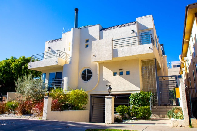 627 N Sweetzer Ave in West Hollywood, CA - Building Photo - Building Photo