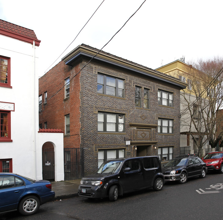 Sara Ann Apartments in Portland, OR - Building Photo