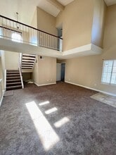 160 Olivetree Dr in Perris, CA - Foto de edificio - Building Photo