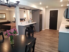 6675 Canterbury Dr, Unit Garden Apartment in Gladstone, OR - Building Photo