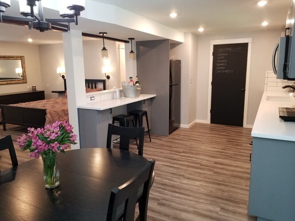 6675 Canterbury Dr, Unit Garden Apartment in Gladstone, OR - Foto de edificio