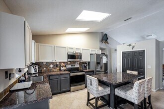 279 SW Glenwood Dr in Port St. Lucie, FL - Building Photo - Building Photo