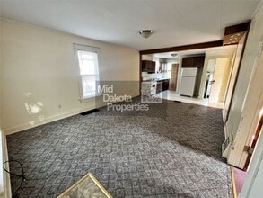 1200 E 3rd Ave in Mitchell, SD - Building Photo - Building Photo