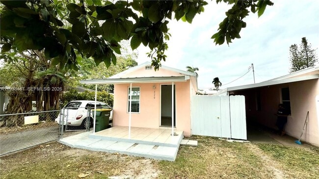 616 SW 8th Ave in Homestead, FL - Foto de edificio - Building Photo