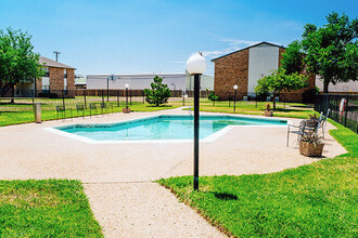 CROSS TIMBERS AT GRAND STREET in Amarillo, TX - Building Photo - Building Photo