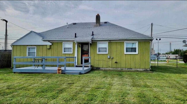 1920 Pickle Rd in Oregon, OH - Foto de edificio - Building Photo