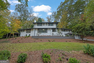 3018 W Pine Valley Rd NW in Atlanta, GA - Building Photo - Building Photo