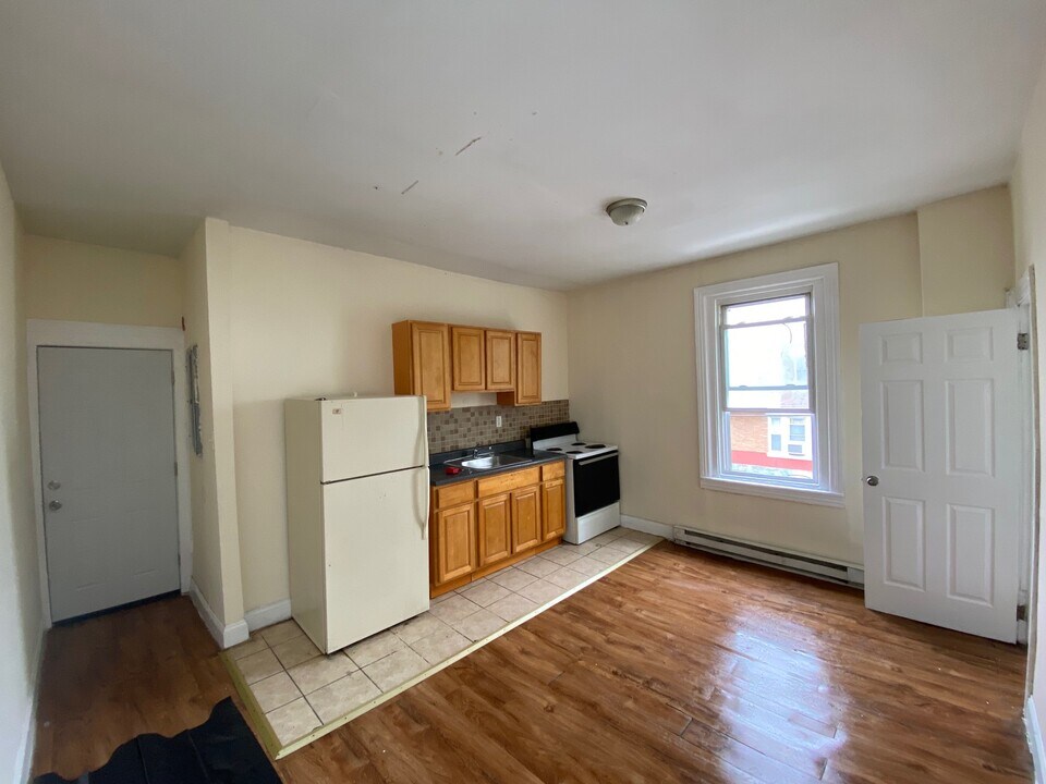 5900 Pine St, Unit 2 in Philadelphia, PA - Building Photo