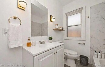 1975 Gladstone St in Detroit, MI - Building Photo - Building Photo