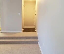 9907 Blundon Dr, Unit 302 in Silver Spring, MD - Foto de edificio - Building Photo