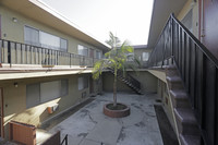 6316 Milton Ave in Whittier, CA - Foto de edificio - Building Photo