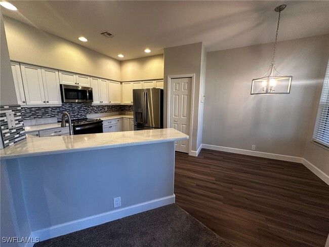 9241 Bayberry Bend in Ft. Myers, FL - Foto de edificio - Building Photo