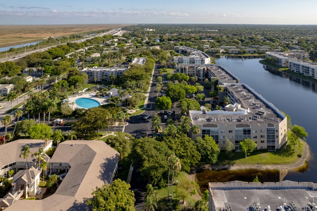 Trent in Tamarac, FL - Building Photo