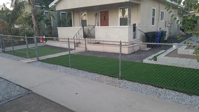 property at 1120 W 6th St