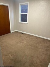 1302 Sabraton Ave in Morgantown, WV - Foto de edificio - Building Photo