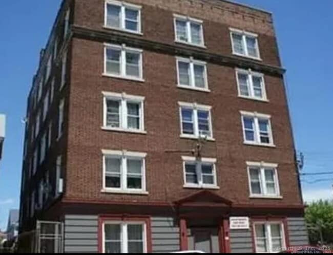 property at 86 Pequonnock St