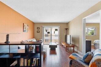 1150 Collins Ave in Miami Beach, FL - Building Photo - Building Photo