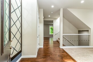 15312 NE Woodland Pl in Woodinville, WA - Foto de edificio - Building Photo