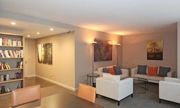 235 W 72nd St in New York, NY - Foto de edificio - Building Photo