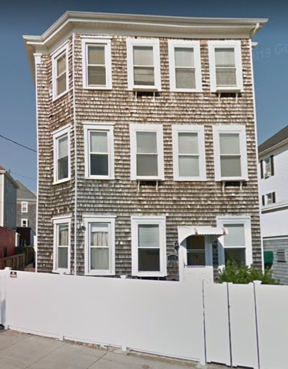 493 Belleville Ave in New Bedford, MA - Building Photo