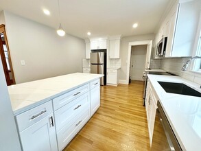 75 Governor Winthrop Rd in Somerville, MA - Building Photo - Building Photo