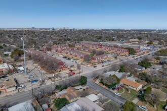 Arbors at West Avenue Apartments in San Antonio, TX - Foto de edificio - Building Photo