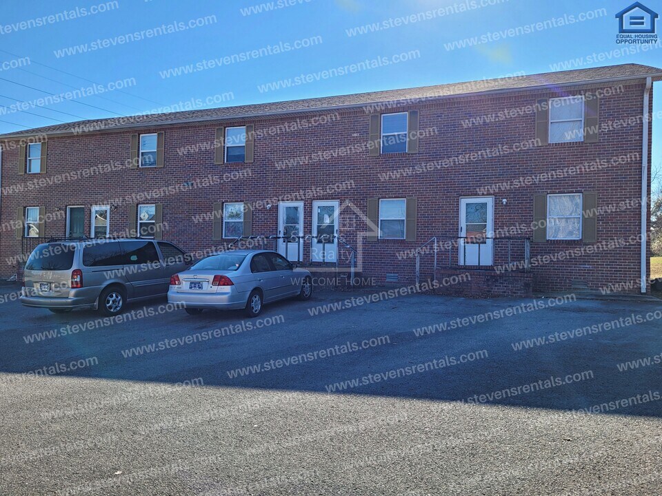 540 W Stevens St, Unit 4 in Cookeville, TN - Building Photo
