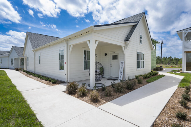 The Cottages at Daytona Beach in Daytona Beach, FL - Building Photo - Building Photo