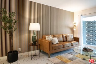 459 E Avenida Olancha in Palm Springs, CA - Building Photo