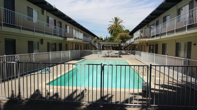 Blue Sky Apartments in Fairfield, CA - Building Photo - Building Photo