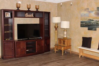 400 Oakridge Blvd in Daytona Beach, FL - Building Photo - Building Photo