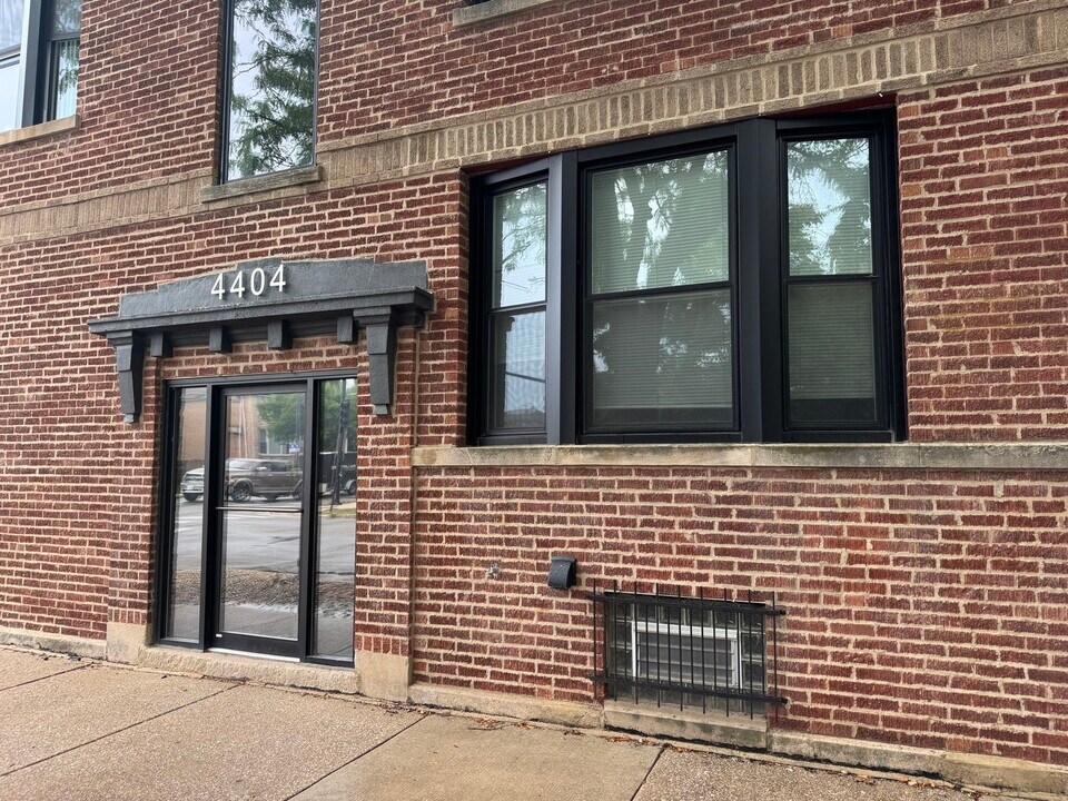 4404 N Melvina Ave in Chicago, IL - Building Photo