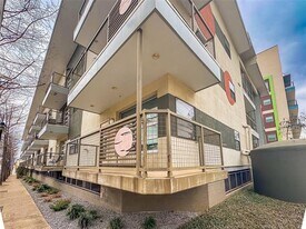 1111 S Akard St in Dallas, TX - Building Photo