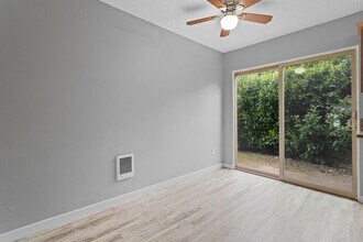 4137 NE 82nd Ave in Portland, OR - Building Photo - Building Photo
