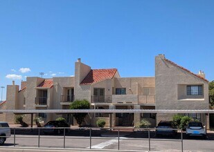 1200 E River Rd in Tucson, AZ - Foto de edificio - Building Photo