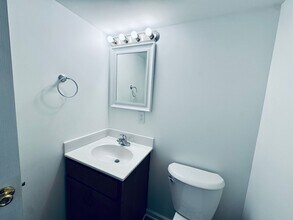 11 Westdale Dr in Lynchburg, VA - Foto de edificio - Building Photo