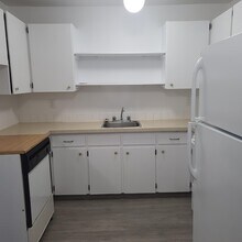 161 Roseland Vlg NW in Edmonton, AB - Building Photo - Building Photo