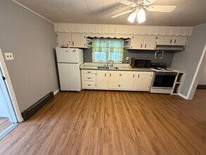 454 Bodnick St in Blakely, PA - Building Photo - Building Photo