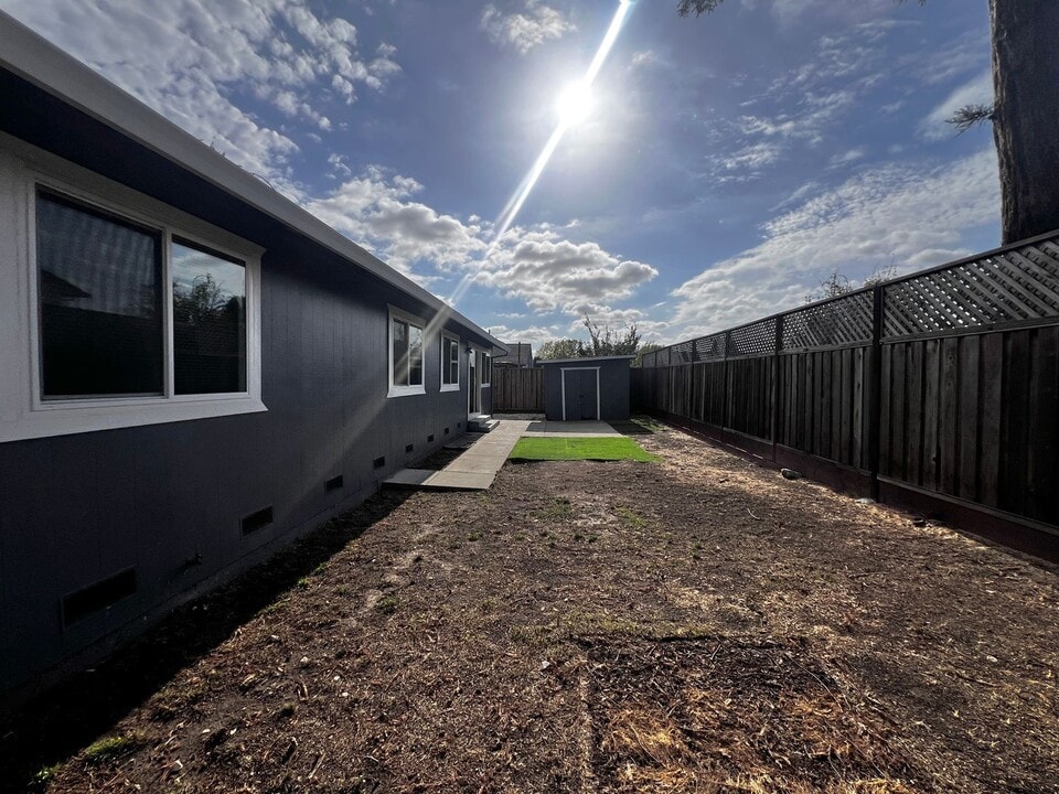 1661 San Marino Dr in Petaluma, CA - Building Photo