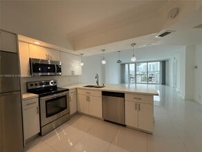 3703 NE 166th St in Miami, FL - Building Photo - Building Photo
