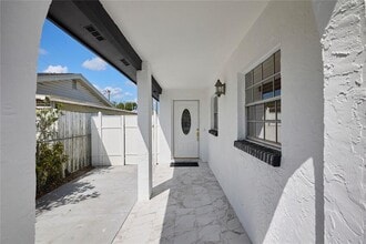 6804 N Hubert Ave in Tampa, FL - Building Photo - Building Photo