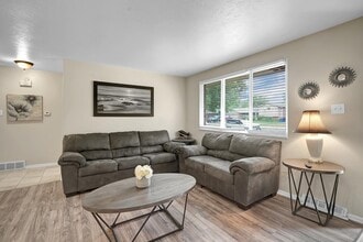 4620 Holland St in Wheat Ridge, CO - Foto de edificio - Building Photo