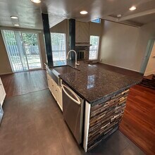 3901 Knollwood Dr, Unit B in Austin, TX - Building Photo - Building Photo