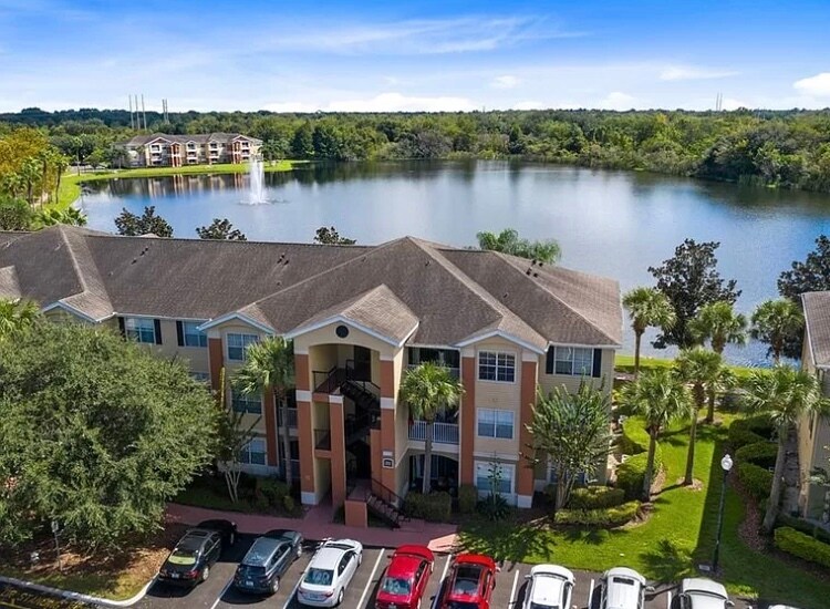 1979 Summer Club Dr in Oviedo, FL - Building Photo
