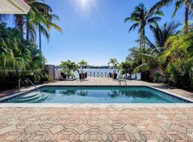 1520 Stillwater Dr in Miami Beach, FL - Building Photo